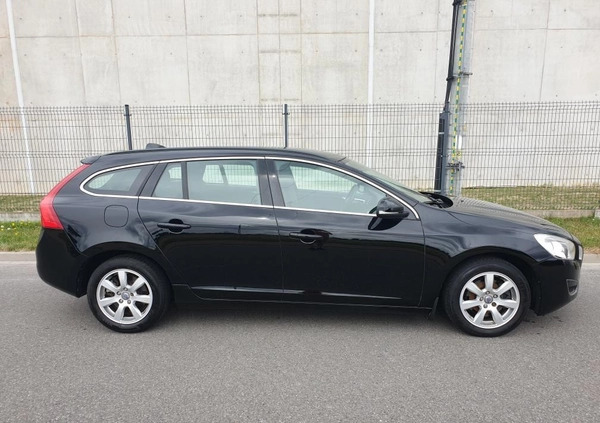 Volvo V60 cena 31909 przebieg: 250000, rok produkcji 2011 z Sieradz małe 301